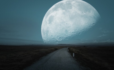 Луна раскрывает свои секреты: ученые выяснили новые сведения об атмосфере спутника Земли — значимое открытие для науки и будущих исследований