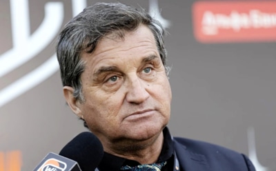 «Бог поможет»: знаменитый певец отказал в помощи погибающему от рака Отару Кушанашвили – вместо лекарств для звезды ТВ спускает деньги на молоденькую пассию