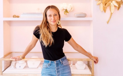 Кольцо поражает размером: бывшая жена Тоби Магуайра выходит замуж за сына миллиардера – 47-летняя ювелирша помолвилась с 33-летним качком