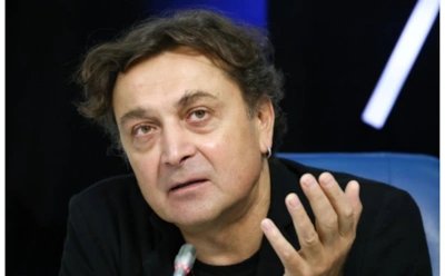 Знакомы со школы: история любви Александра Лазарева и его жены Алины