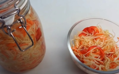 Подкиньте себе витаминов на зиму вместе с салатом из капусты и овощей: простой рецепт для восполнения полезных веществ в холода — полезный заряд в каждой банке