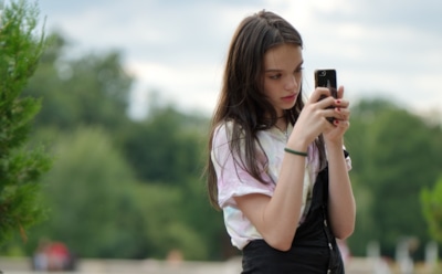 Смартфоны и их влияние на детей: как снизить риски для здоровья ребенка при использовании гаджетов — советы кардиолога для родителей