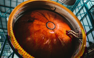 Первый прототип ядерных часов: новое важное достижение в измерении времени с ультрафиолетовым лазером — точнее атомных часов