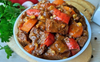 Тушеная говядина с овощами: как приготовить классическое блюдо сочным и ароматным — советы и секреты идеального результата
