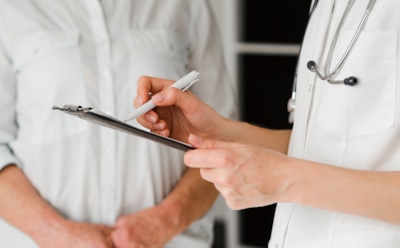 Неожиданный фактор риска: рак чаще встречается у людей со старшими братьями и сестрами — возможная связь с детскими инфекциями и микрофлорой