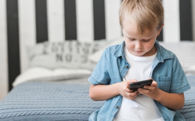 Цифровое утомление глаз у школьников: как защитить зрение детей от гаджетов — комментарии и рекомендации врача-офтальмолога