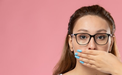 Налет на языке — вероятный сигнал о наличии проблем в организме: как цвет и расположение подскажут, что не так — комментарии эксперта