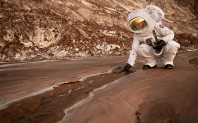 На пыльных тропинках далеких планет: как земные материалы помогут строить базы на Марсе и не только — ученые разрабатывают технологии для колонизации