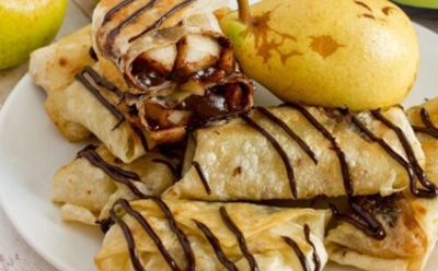 Наслаждайтесь фруктами в новом формате: сладкие конвертики из лаваша с грушами и шоколадом — быстрый десерт на каждый день