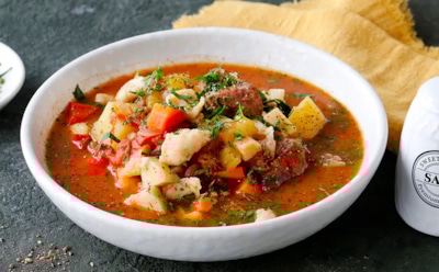 Настоящий венгерский бограч-гуляш: рецепт с чипетками для уютного домашнего ужина — классический вкус с говядиной, паприкой и картофелем