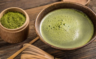 Маття — больше чем просто чай: почему этот зеленый порошок ценят за пользу для здоровья — польза и возможные риски употребления