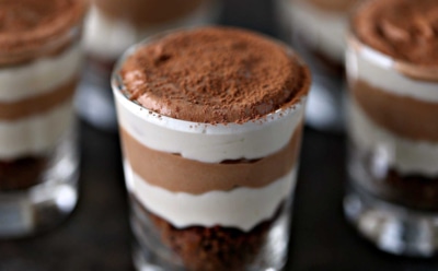 Нежное домашнее желе с кефиром и какао: простой рецепт легкого многослойного десерта — вкусное и полезное угощение для всей семьи