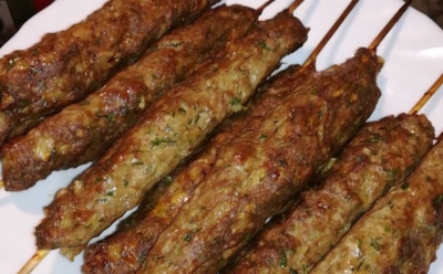 Нежное мясо с дымком: рецепт люля-кебаба из свинины и говядины на мангале или сковороде — готовьте шашлык в любое время года