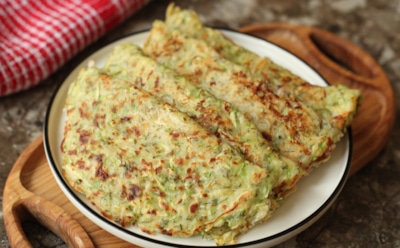 Вкусные чебуреки без теста: кабачковые лепешки с мясной начинкой — простой рецепт для тех, кто любит экспериментировать на кухне