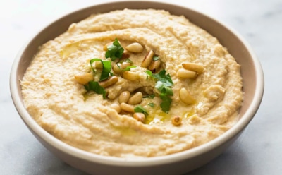 Как приготовить хумус в домашних условиях: сытная закуска на основе нута — рецепт с кунжутом, чесноком и зирой для тех, кто соблюдает пост