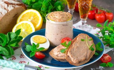 Яичный паштет с грецкими орехами: простой и вкусный рецепт закуски — как приготовить паштет для подачи на ржаных сухариках