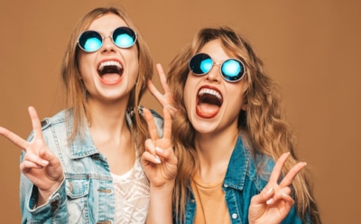 Смех как лекарство: новые исследования подтверждают целебные свойства положительных эмоций — как юмор помогает при синдроме сухого глаза и других проблемах