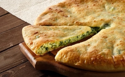 Секрет осетинских пирогов, от которых не поправляешься: оригинальное сочетание сыра и шпината — как приготовить низкокалорийное угощение