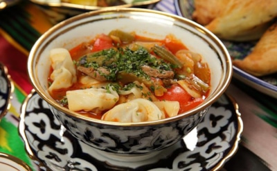 Жареная шурпа по-узбекски с ароматными специями: насыщенный и сытный суп с мясом и овощами — секреты домашнего приготовления