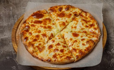 Имеретинский хачапури — это нетрудно и вкусно: простой рецепт грузинского пирога — дрожжевое тесто, сыр и немного времени