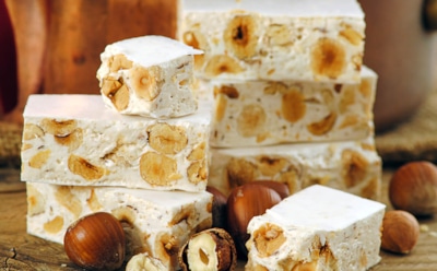 Как приготовить испанский туррон: традиционный рецепт с медом, орехами и яичными белками — узнайте секреты десерта, покорившего мир