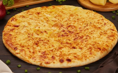 Быстрый и вкусный картофджин: как приготовить осетинский пирог с картофелем и сыром — рецепт, который станет звездой вашего стола