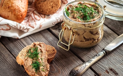 Легкий домашний паштет за считаные минуты: сытный рецепт для бутербродов — как добавить изюминку с помощью простых ингредиентов