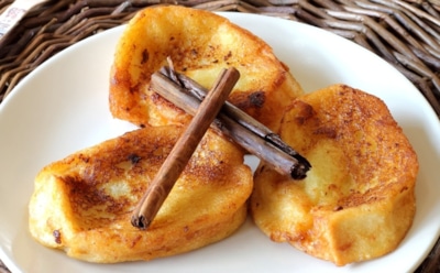 Испанский торрихас — десерт с историей: нежные хлебные ломтики в молочной пропитке и золотистой корочке — классика с древнеримскими корнями