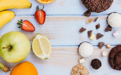 Как сахар во фруктах отличается от сахара в сладостях: врач объяснил, почему клетчатка помогает избежать проблем — полезные советы для контроля веса