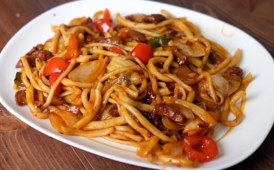 Как приготовить жареный лагман по-новому: сочная говядина, лапша и овощи в аппетитной обжарке — секреты идеального среднеазиатского блюда