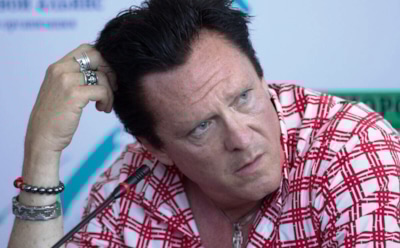 Обвинил в смерти сына: звезда фильмов Тарантино скандально разводится с женой