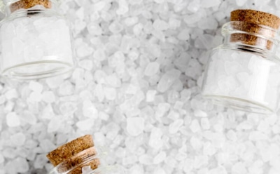 Нужно меньше соли: скрытые источники натрия — простые способы снизить риски