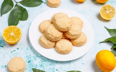 Быстренько и со вкусом: лимонное печенье на сметане — нежное лакомство за 10 минут