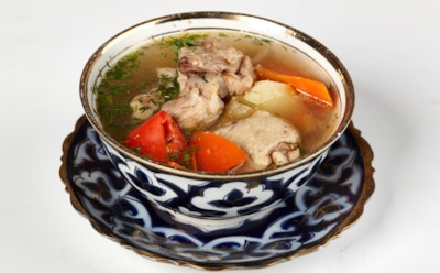 Согреет и насытит даже без баранины: шурпа из курицы — узбекский суп с ароматными специями