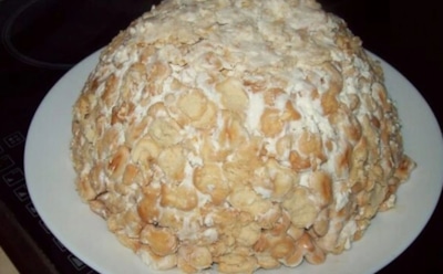 Когда гости уже на пороге: быстрый торт из крекеров и сметаны — простой и вкусный десерт