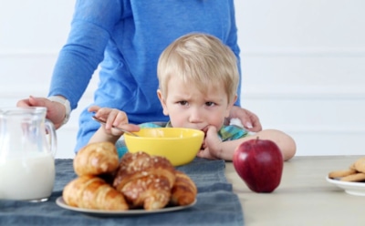 Кормить детей надо правильно: как выбрать безопасные продукты — важные советы для родителей
