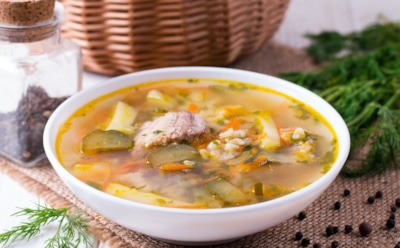Рассольник может быть не только мясным: простой рецепт с сайрой — вкусное и питательное блюдо
