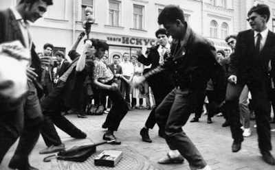 Яркие краски молодежи: стиляги бросили вызов советской системе — эпоха бунта и творчества