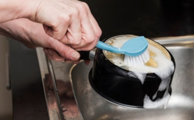 И пусть кастрюли сияют: как вернуть блеск эмали — эффективный домашний способ