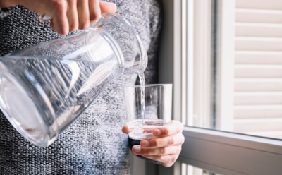 Вода и мифы вокруг нее: разрушение заблуждений о ежедневном потреблении — простые советы диетолога