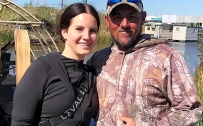 Платье от старьевщика и свадьба на болоте: СМИ узнали детали бракосочетания Ланы Дель Рей с простым работягой