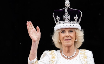 Выгнала призрака из спальни: королева Камилла пережила ночное нападение в доме с привидениями