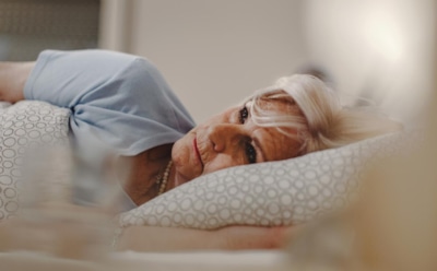 Бессонница у пожилых: рекомендации невролога для здорового сна — причины и решения