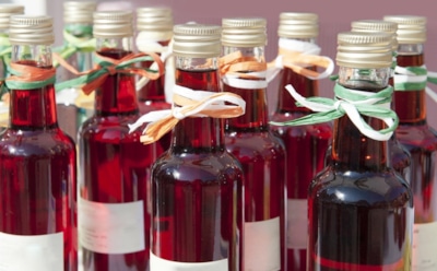 Домашними настойками лечиться не получится: эксперт о влиянии на здоровье — возможная польза и явный вред