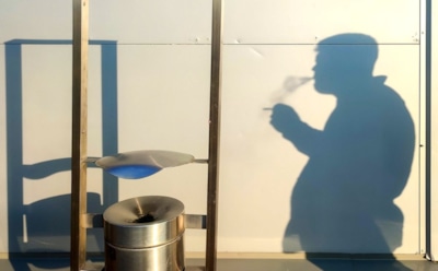 У зумеров отбирают вейпы и табак: закон о запрете курения для родившихся после 2009 года составили в Госдуме