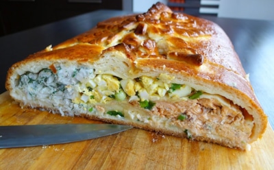 Был сочный пирог — не осталось и крох: кулебяка с рыбой и грибами — угощение, которое не оставит равнодушным