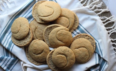 Сухари с древней историей: традиционные критские паксимади — рецепт хрустящего угощения