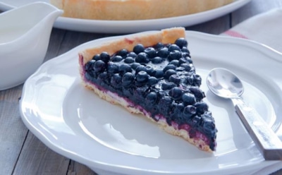 Согретый летним вечером: черничный пирог с ароматной начинкой — простое и вкусное лакомство