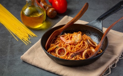 Паста с морепродуктами в томатном соусе: простой рецепт для домашнего ужина — секреты вкуса