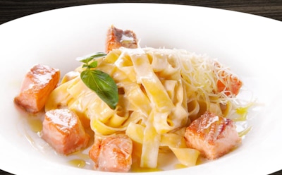 Итальянский ужин за 20 минут: паста с лососем в сырном соусе — нежный вкус и легкость приготовления